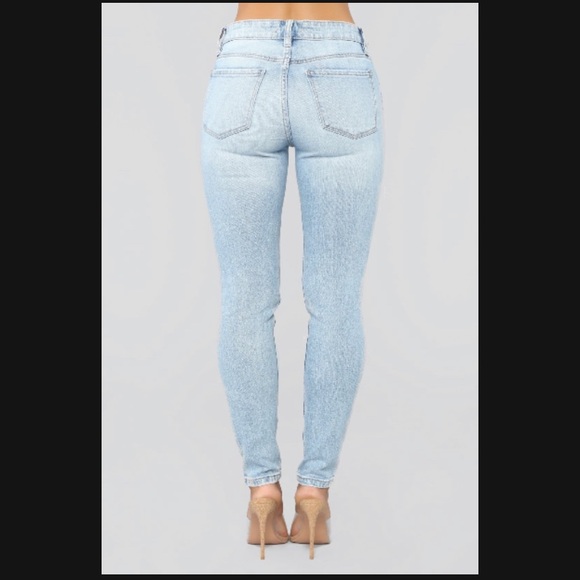 Ripped light wash jeans - Picture 2 of 3